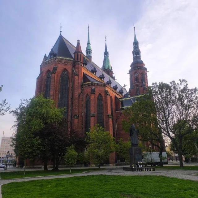 W weekend gościmy w Legnicy gdzie wraz ze znajomymi blogerami będziemy m.in. uczestniczyć w otwarciu sezonu turystycznego na Dolnym Śląsku. Zapowiada się bardzo udany weekend 😉
Gości nas @hotelkamieniczka  w Legnicy @miasto_legnica

Relacje z tego wydarzenia obejrzycie m.in. na profilach:
@kasai_eu @phototravelpl @wolnymkrokiem @readyforboarding
@weekendowka @rodzinniedookolaswiata @cudownydolnyslask
@zbierajsie

#zaproszenie #dolnyslask @dolnyslask.travel #dolnyśląsk #dolnyśląskjestpiękny #legnica #weekendwmieście #familytravel #familytrip #instatravel #citybreak